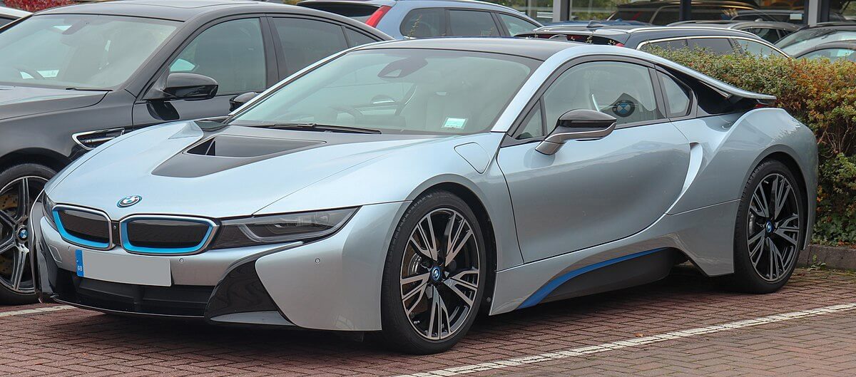 BMW i8: A Hybrid Supercar Revolution