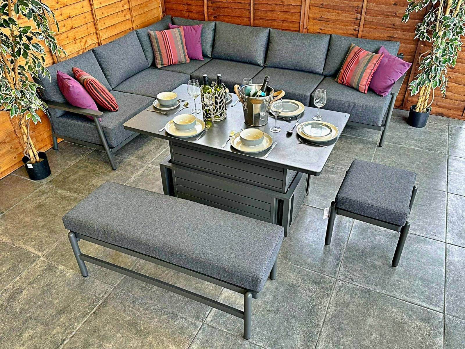 What’s the Difference Between Natural and Synthetic Rattan?