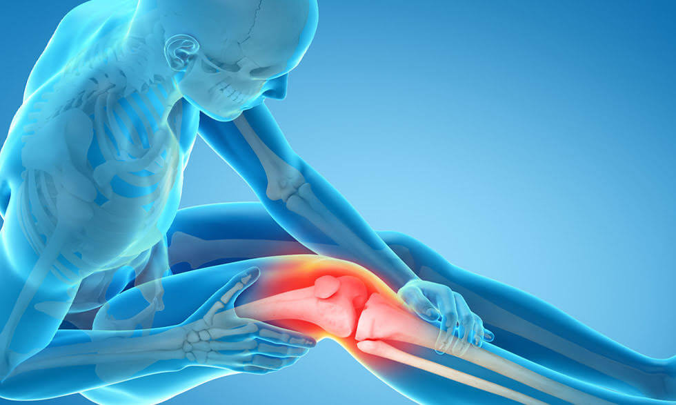 What should I look for in a qualified knee pain treatment specialist?