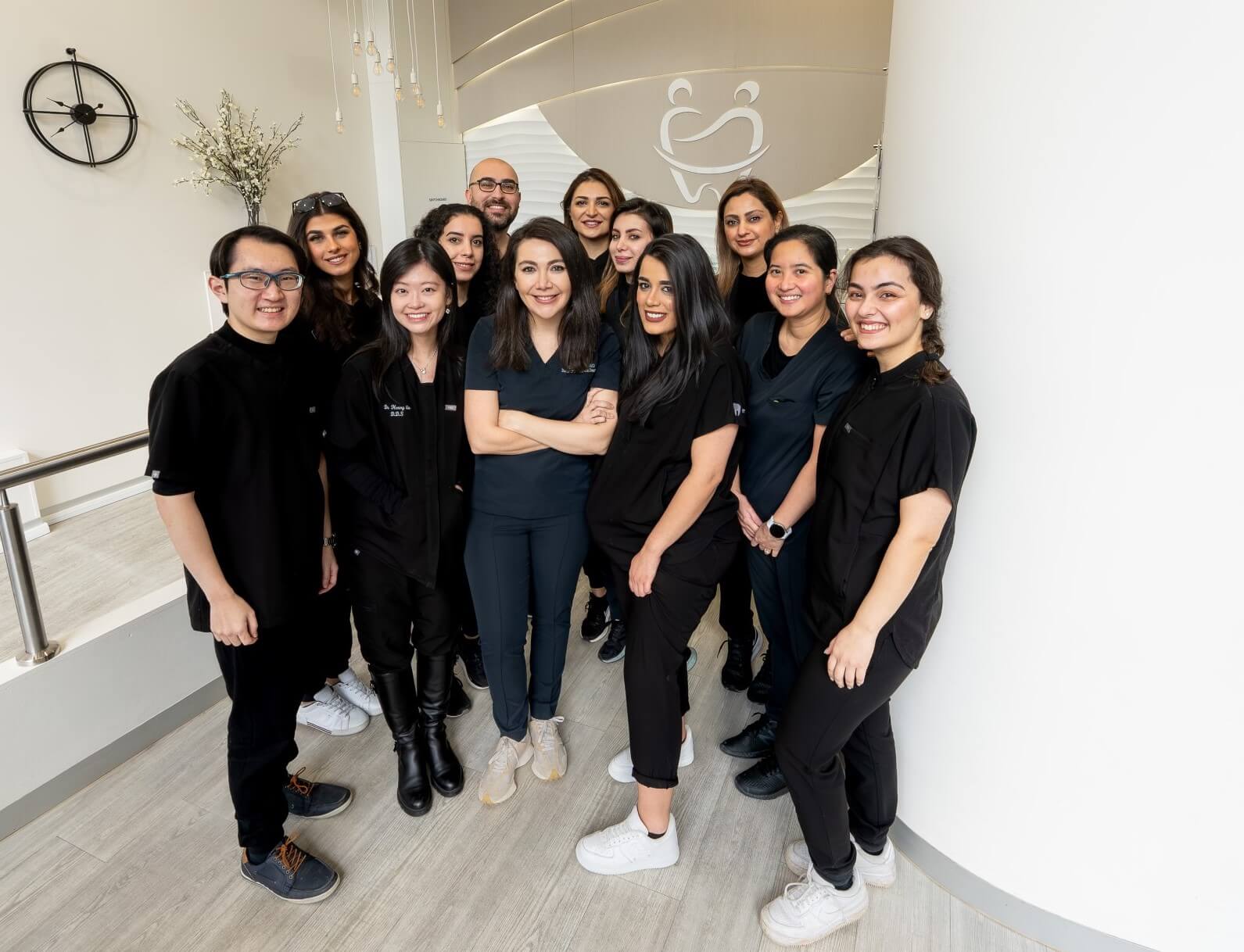 How Can a Dental Veneer Specialist Improve Your Smile?